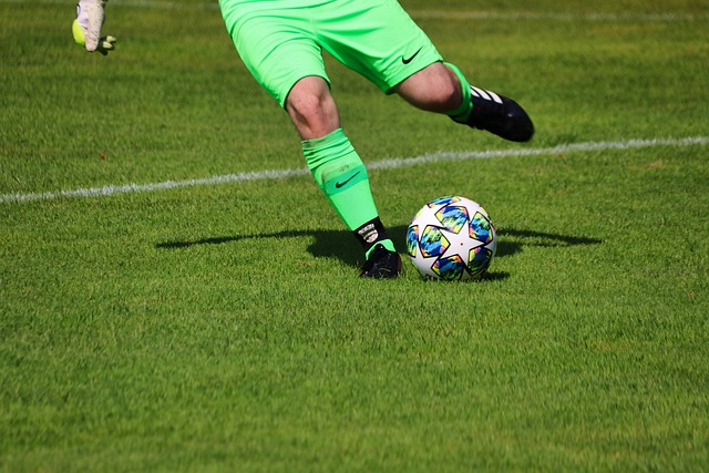 他借助对球 他借助对球